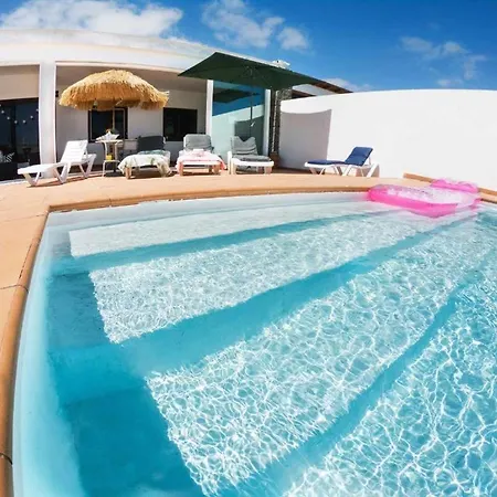 Baroli Nepal. Jardín Y Piscina Privada. Villa Playa Blanca (Lanzarote)