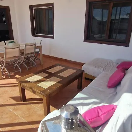 Baroli Nepal. Jardín Y Piscina Privada. Playa Blanca (Lanzarote)